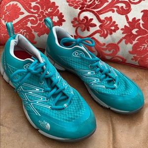 Sz 7.5 north face worn once tennis shoes.